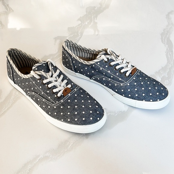 Margaritaville Blue and White Denim Polka Dot Lace Up Sneakers Sz 11 - Picture 3 of 13